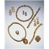 Image 1 : A SET OF GOLD AND SAPPHIRE JEWELRY