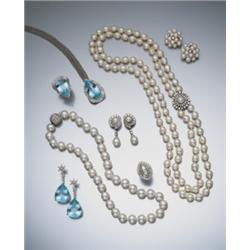 A PAIR OF AQUAMARINE AND DIAMOND EARPENDANTS