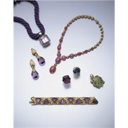 A GOLD, AMETHYST AND DIAMOND BRACELET