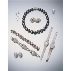 A FINE SINGLE STRAND TAHITIAN CULTURED PEARL NECKLACE