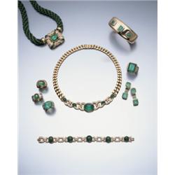 AN EMERALD AND DIAMOND NECKLACE