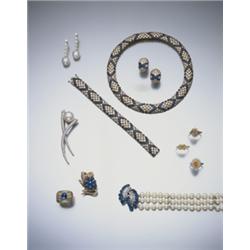 A SOUTH SEA CUTURED PEARL AND DIAMOND BROOCH