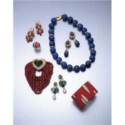 AN EMERALD, CORAL AND DIAMOND BRACELET