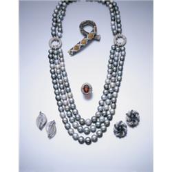 A MULTI-COLORED CULTURED PEARL AND DIAMOND NECKLACE