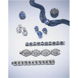 A PAIR OF DIAMOND EARRINGS, CA. 1940