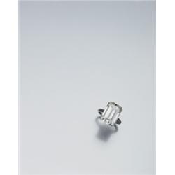 A FINE DIAMOND SINGLE STONE RING