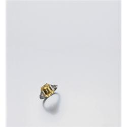 A FINE DIAMOND SINGLE STONE RING