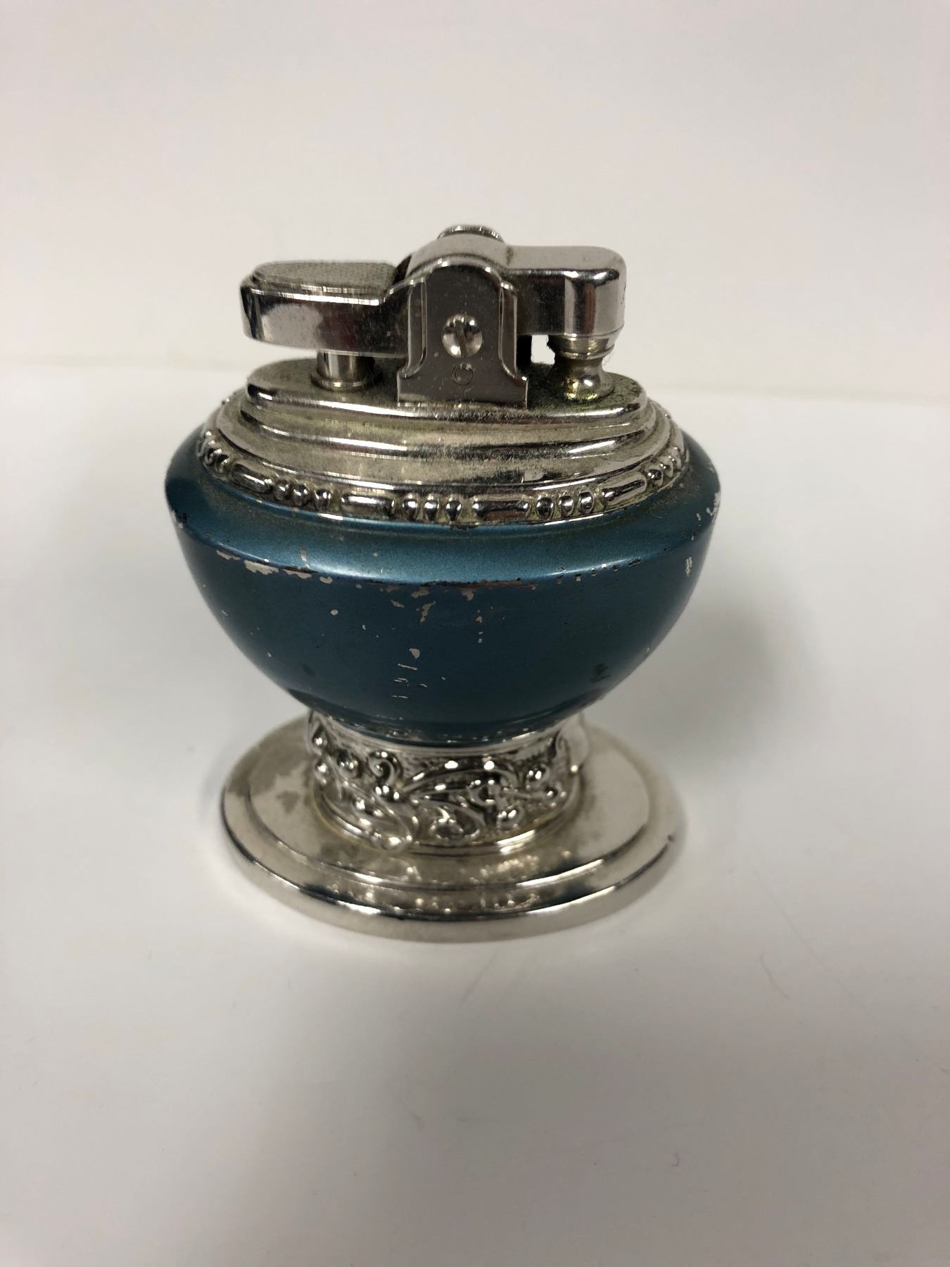 VINTAGE RONSON TABLE LIGHTER "LEONA"