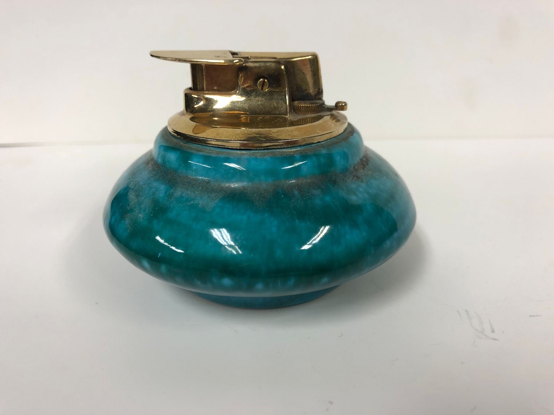 VINTAGE RONSON TABLE LIGHTER W/ INSIDE STORAGE TANK