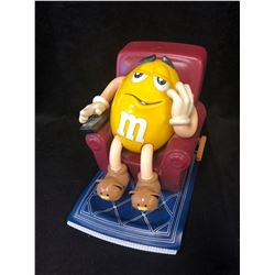 1999 Yellow Peanut M & M Candy Dispenser Lazy Recliner Chair Watching TV w/ Remote