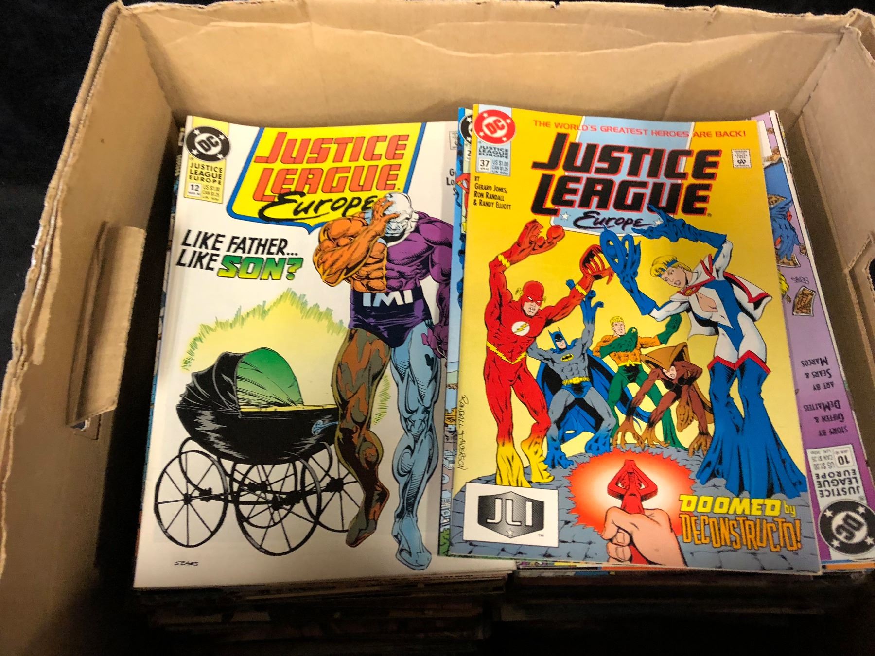 SUPERHERO COMIC BOOK BULK LOT (200 COMICS)