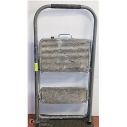 HEAVY GAUGE COMMERCIAL 2 STEP LADDER + HALOGEN