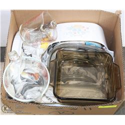 ESTATE BOX OF BAKEWARE