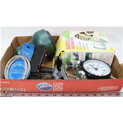 FLAT OF ASSORTED HOUSEHOLD ITEMS