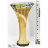 Image 1 : HAND BLOWN ART GLASS VASE.