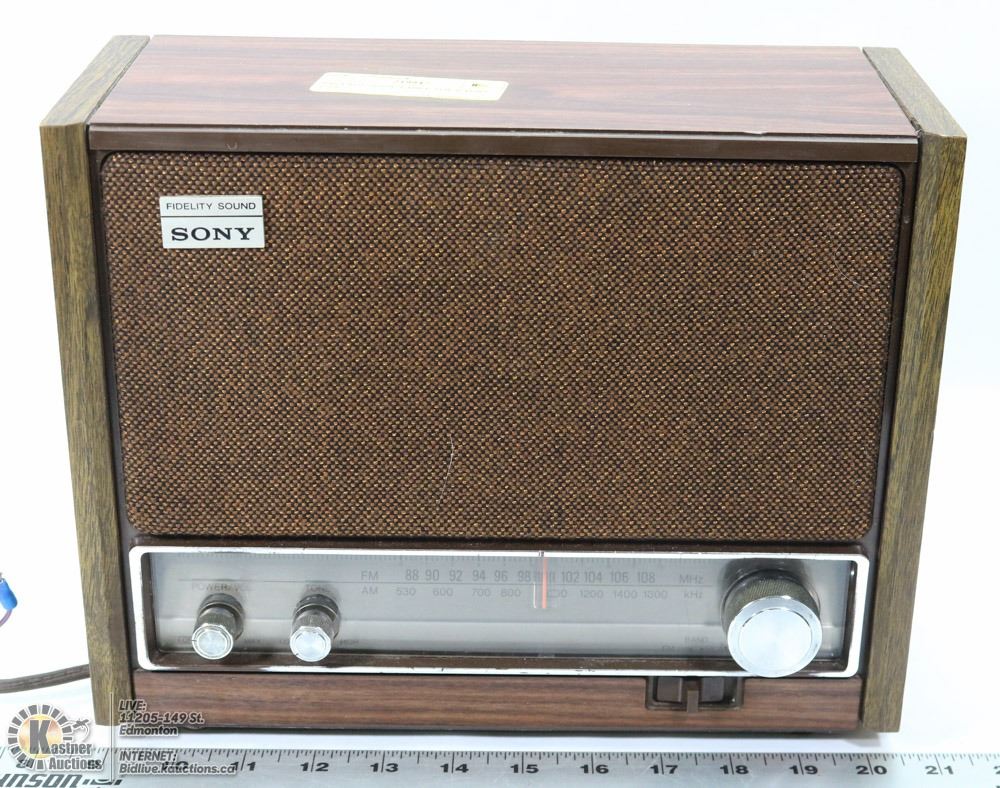 VINTAGE SONY TABLE TOP RADIO 1968