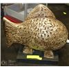 Image 1 : SHOWHOME DECORATIVE GOLD LEAF FISH STATUE 15 X 13