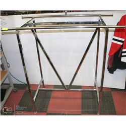 RETAIL CLOTHING RACK