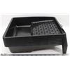 Image 1 : GROUP OF 6 BLACK PAINTING TRAYS