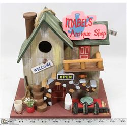 THEMED BIRDHOUSE