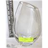 Image 1 : GLASS ART VASE