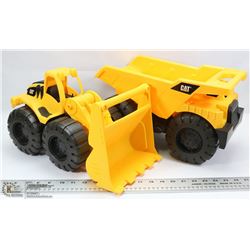 LARGE FLAT W/ PLASTIC CAT DUMP TRUCK & CAT