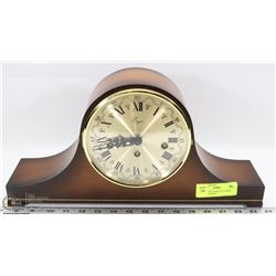 ERGO MANTLE WIND UP CHIME CLOCK WITH KEY.