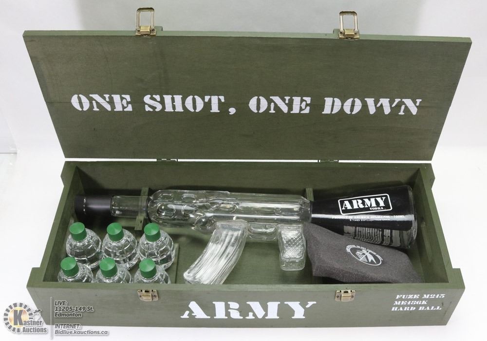 RARE, LIMITED ARMY VODKA AK47 SET WITH 6