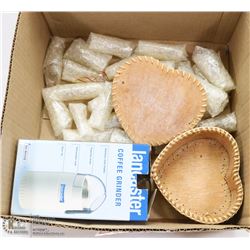 BOX WITH GLASS PIPES AND COFFEE GRINDERS