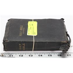 VINTAGE ILLUSTRATED HOLY BIBLE 1920'S?