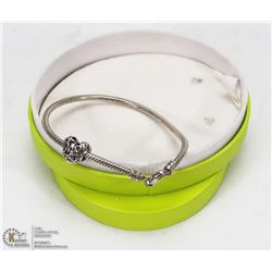 .925 STERLING SILVER BRACELET WITH OPEN “MOM”