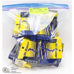 BAG OF DISPOSABLE RAZORS, AS THEY COME