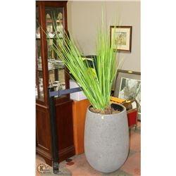 ARTIFICIAL PLANT WITH LARGE VASE