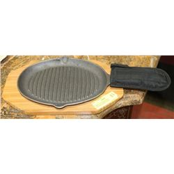 3 PIECE CAST IRON SKILLET, QUILTED HANDLE, WOODEN