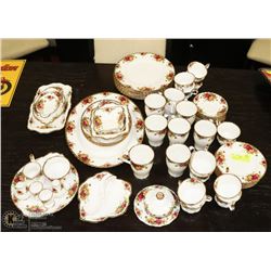 62PC ROYAL ALBERT OLD COUNTRY ROSES DISH SET