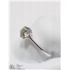 Image 2 : 50) 10K WHITE GOLD DIAMOND SOLITAIRE RING