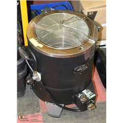 STORE DISPLAY MODEL: CHARBROIL,THE BIG EASY