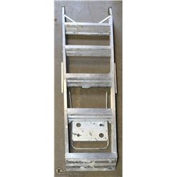 ALUMINUM 5' LADDER