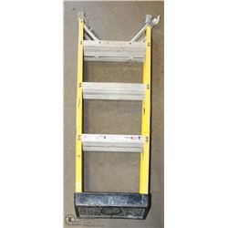 ALUMINUM AND FIBREGLASS 4' LADDER