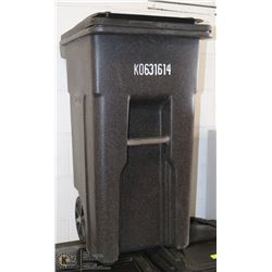 TOTER BIN WITH LID & WHEELS 120L (32GAL).