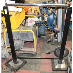 ADJUSTABLE CLOTHES RACK