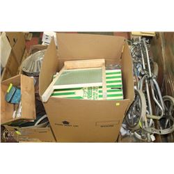 PALLET WITH ESTATE VINTAGE ITEMS INCL WASHBOARD