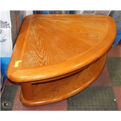 OAK TONE ADJUSTABLE CORNER COFFEE TABLE ON