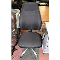 BLACK HYDRAULIC LIFT OFFICE CHAIR