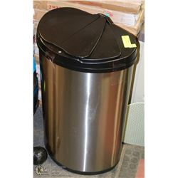 STORE DISPLAY MODEL: NINE STARS 18 GALLON