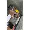 Image 2 : DUOFAST AIR NAILER