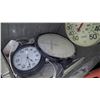 Image 2 : TOTE OF CLOCKS