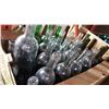 Image 2 : LOT OF WINE BOTTLES AND 16 BOTTLE CARRY CASE