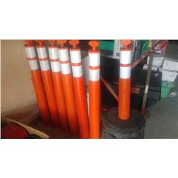 LOT OF 8 FOUR FOOT PYLONS WITH BASE