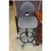 Image 2 : BLACK ROLLING GAS LIFT OFFICE CHAIR